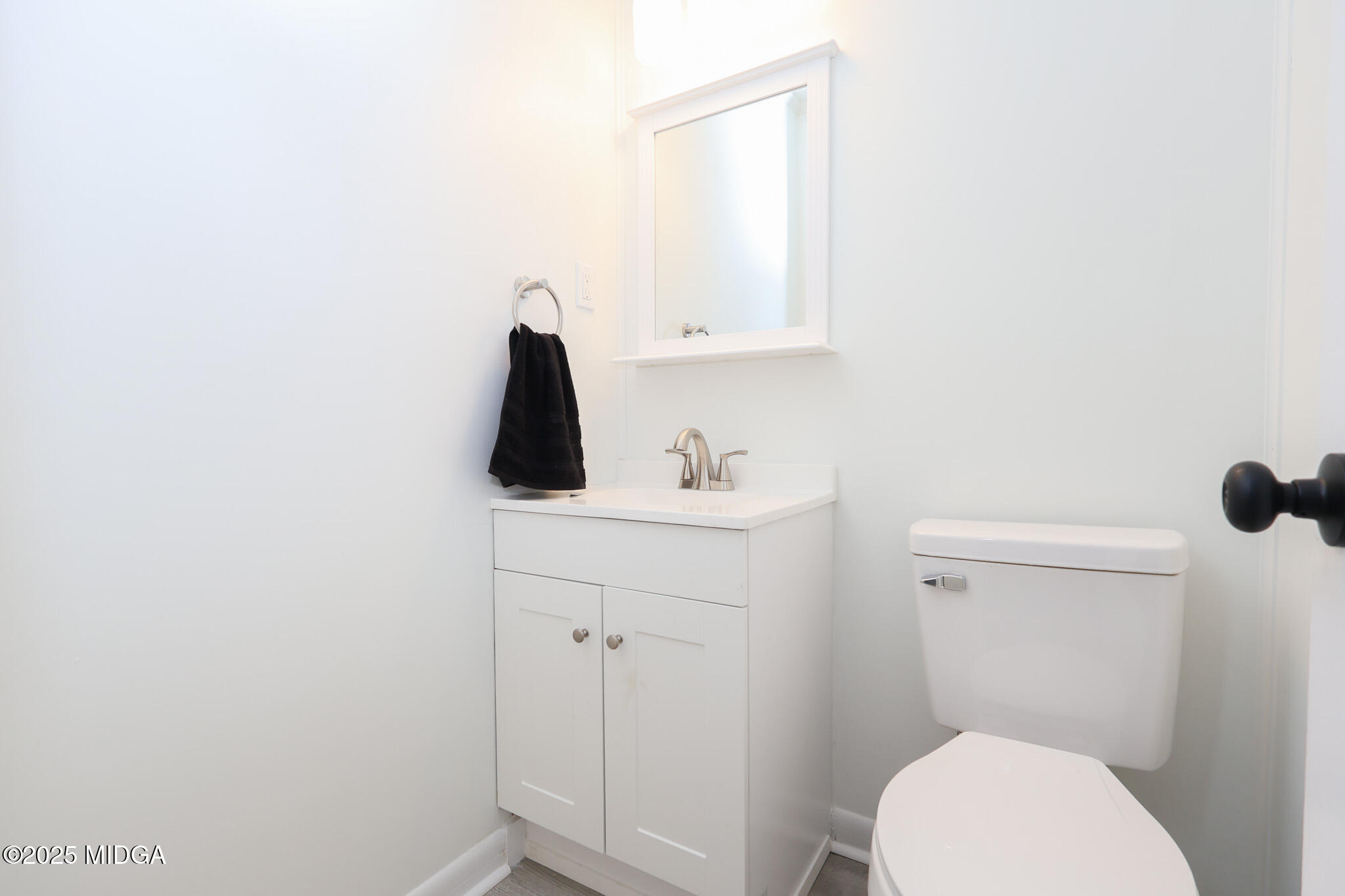 105 Larryton Drive Cochran, GA 31014 - Photo 21 of 34 a bathroom with a toilet a sink and mirror