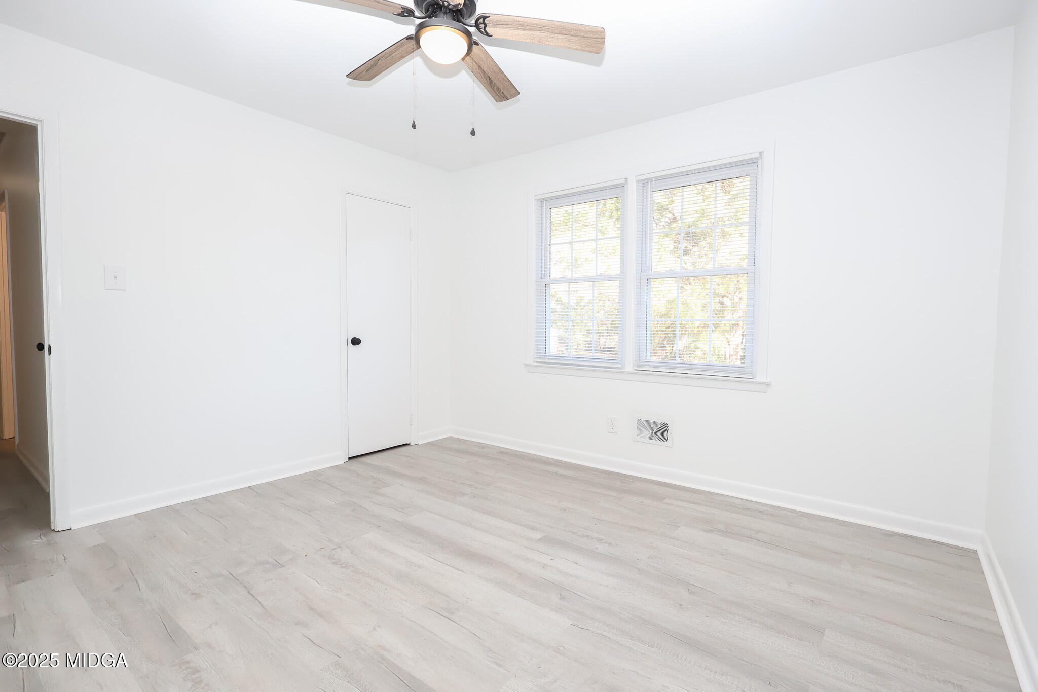 105 Larryton Drive Cochran, GA 31014 - Photo 24 of 34 an empty room with a window