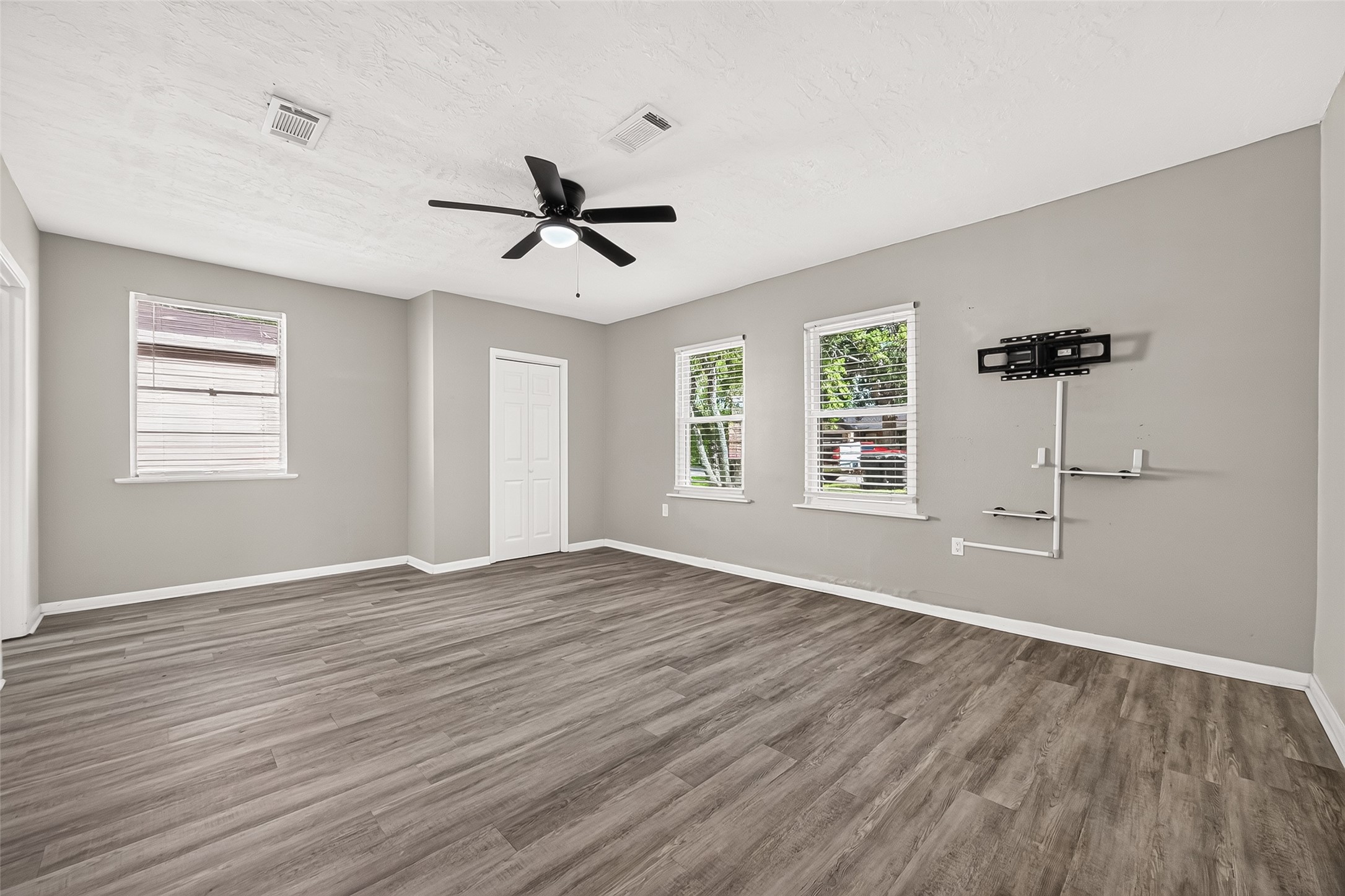214 East Foley Street Alvin, TX 77511 - Photo 8 of 14