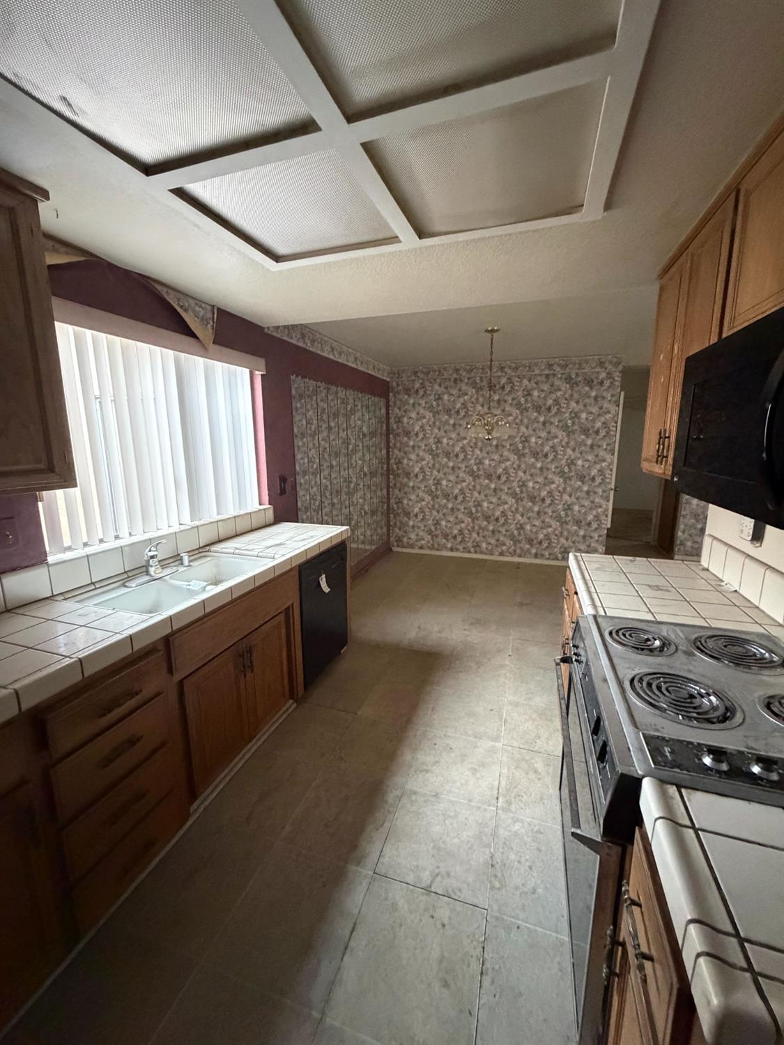 536 Capistrano Drive Modesto, CA 95354 - Photo 5 of 18 a kitchen with a stove and a microwave