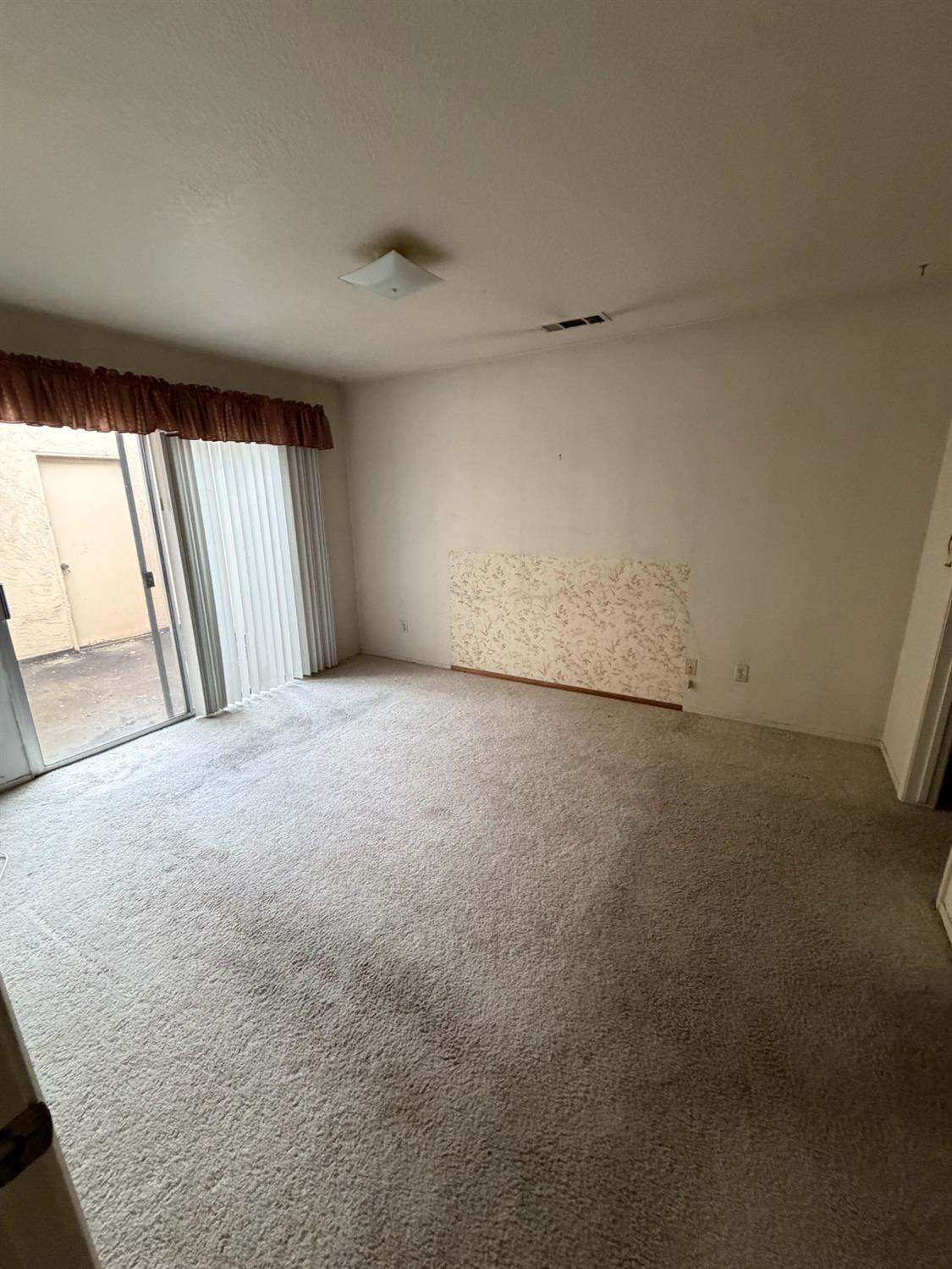 536 Capistrano Drive Modesto, CA 95354 - Photo 10 of 18 an empty room with a window