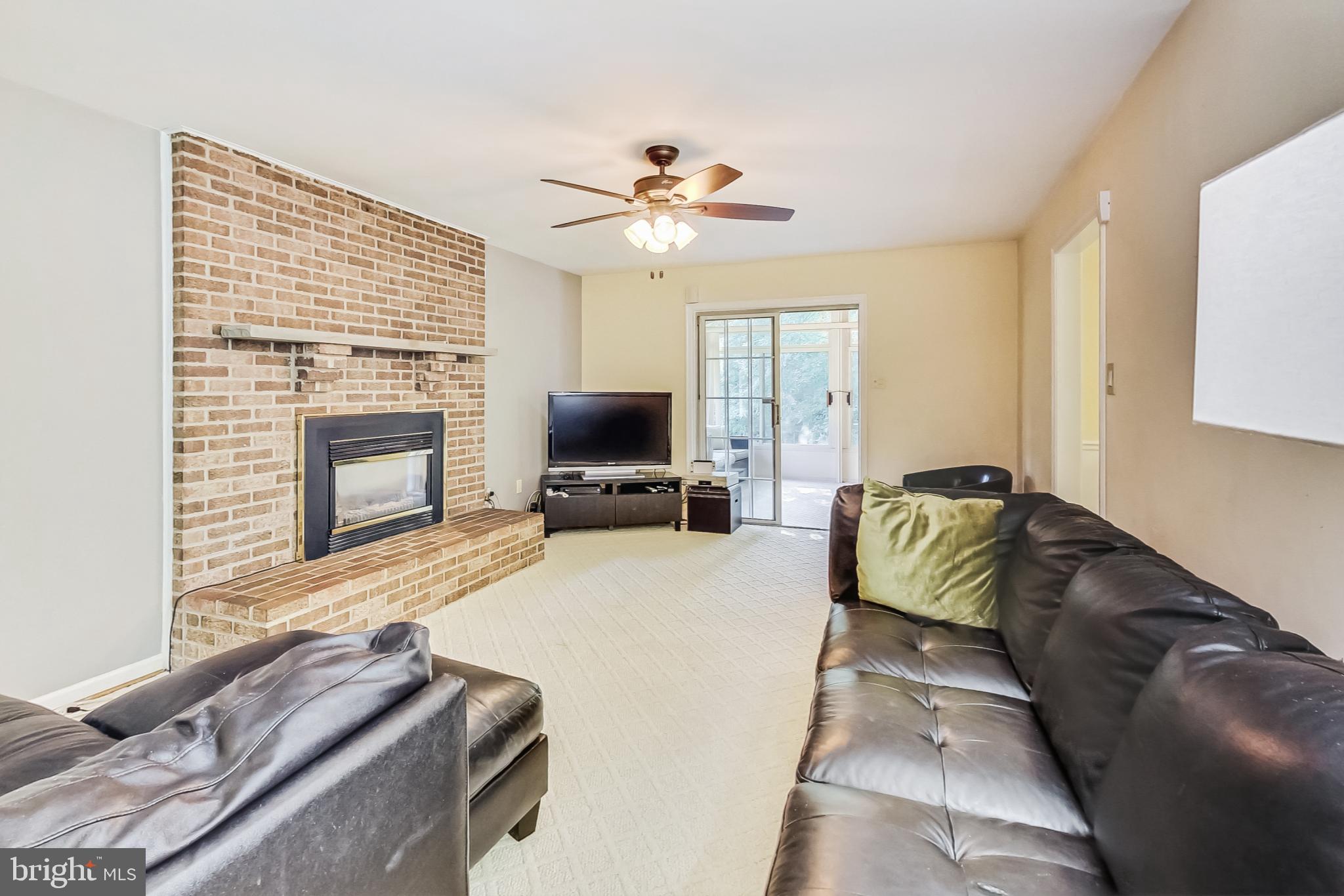9729 Maury Road Fairfax, VA 22032 - Photo 18 of 67 Family Room