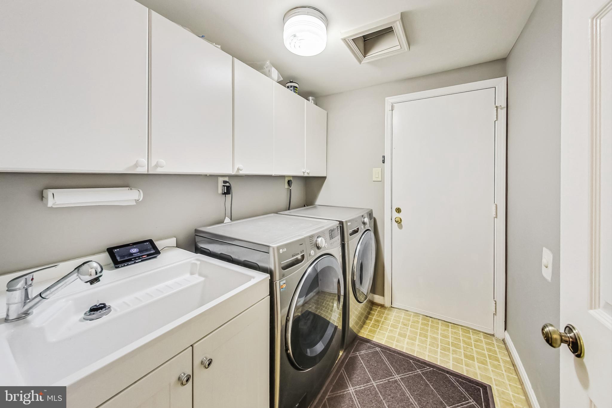 9729 Maury Road Fairfax, VA 22032 - Photo 26 of 67 Mud room/laundry room main level