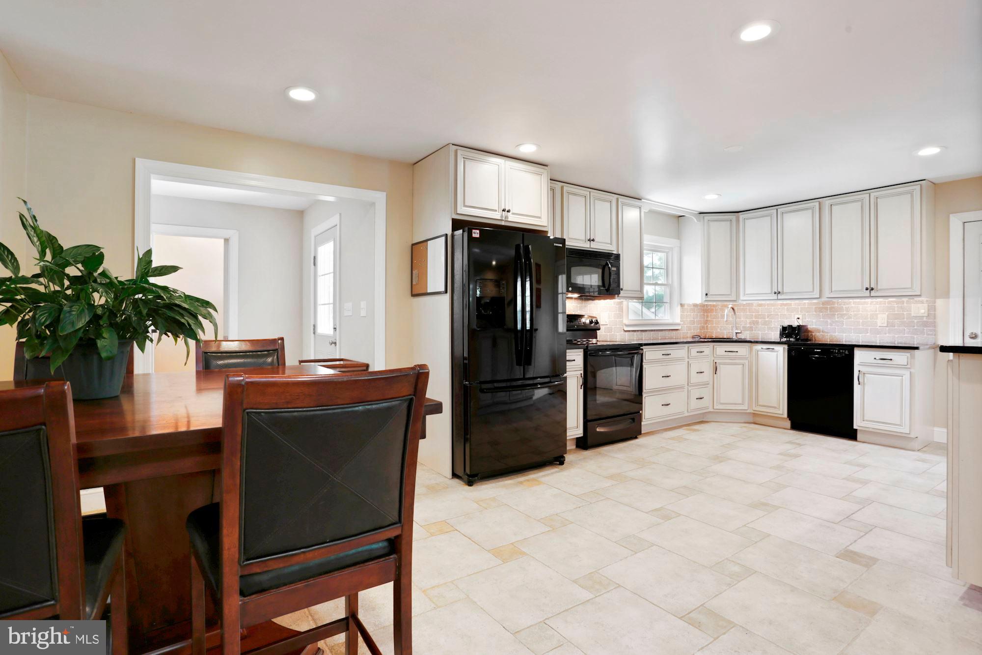 4541 Lower Beckleysville Road Hampstead, MD 21074 - Photo 10 of 37 Eat-In Kitchen