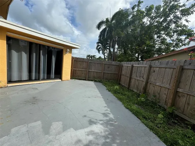 $2,500 | 6101 Northwest 18th Street, Margate, FL 33063