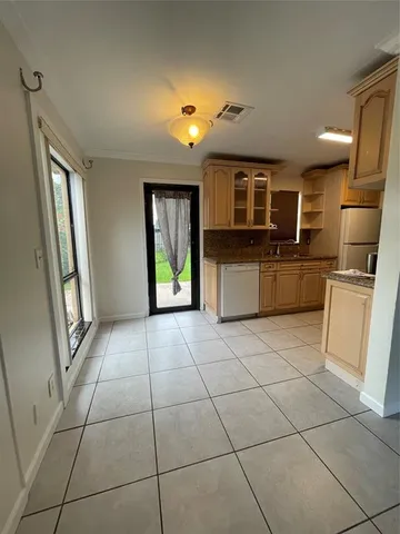 $2,500 | 6101 Northwest 18th Street, Margate, FL 33063