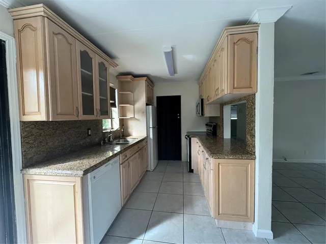 $2,500 | 6101 Northwest 18th Street, Margate, FL 33063