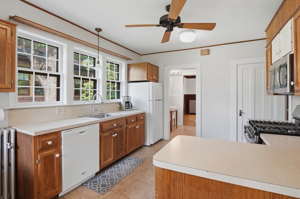 38 Oxford Street Springfield, MA 01108 - Photo 15 of 42