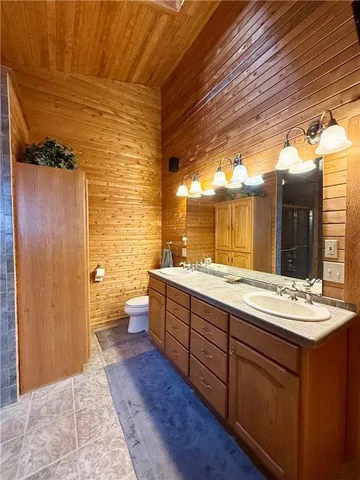 $1,199,900 | 728 Latonka Drive, Mercer, PA 16137