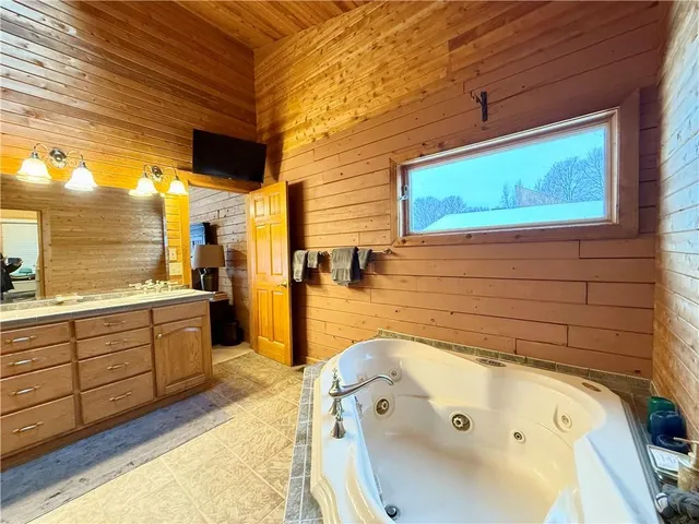 $999,999 | 728 Latonka Drive, Mercer, PA 16137