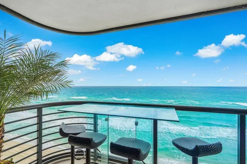$2,500,000 | 250 South Ocean Boulevard, Unit 10C, Boca Raton, FL 33432