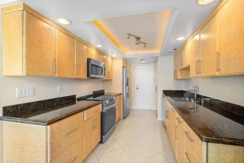 $2,500,000 | 250 South Ocean Boulevard, Unit 10C, Boca Raton, FL 33432