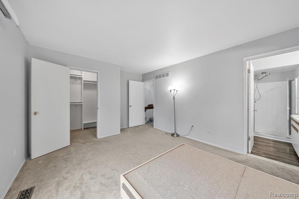 639 Oakbrook West Rochester Hills, MI 48307 - Photo 21 of 51