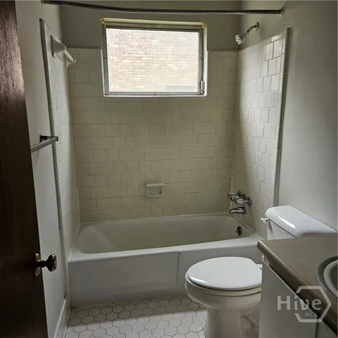 $1,300 | 4407 Caroline Drive, Unit B, Savannah, GA 31404