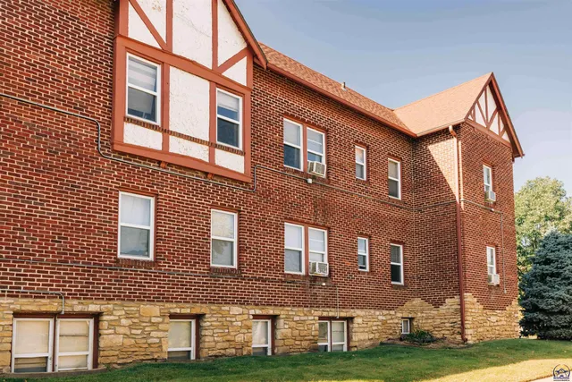 $640,000 | 400 Southwest Topeka Boulevard, Topeka, KS 66603