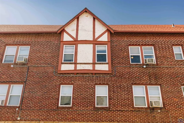 $640,000 | 400 Southwest Topeka Boulevard, Topeka, KS 66603