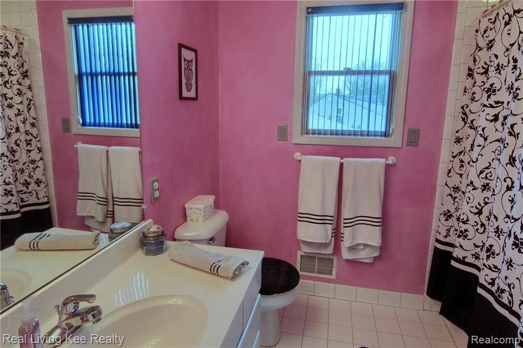 2317 Culbertson Avenue Rochester, MI 48307 - Photo 20 of 32