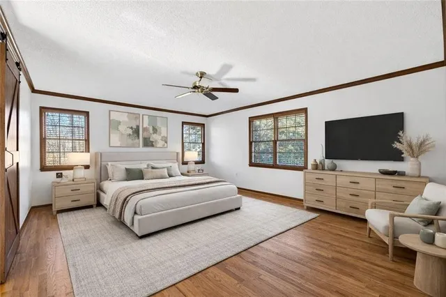 a view of a pathway with a yard