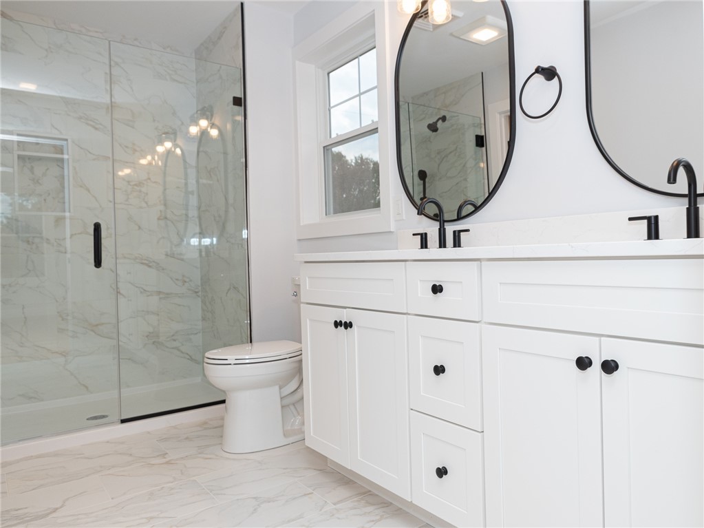 44 Recess Lane Warwick, RI 02889 - Photo 15 of 25 Primary bath