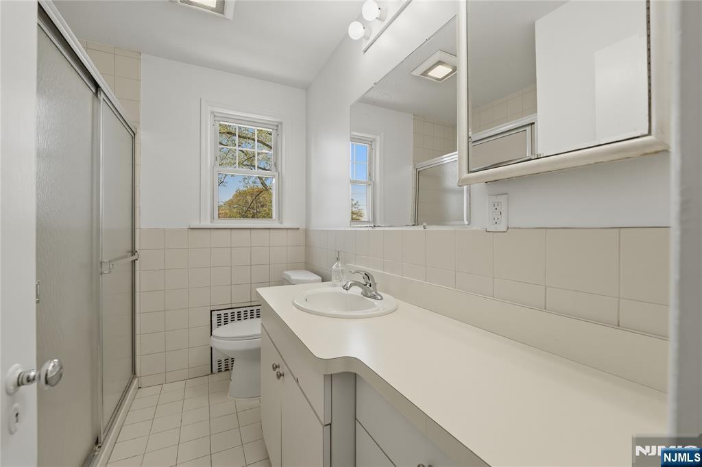 38 East Ridgewood Avenue Paramus, NJ 07652 - Photo 12 of 21