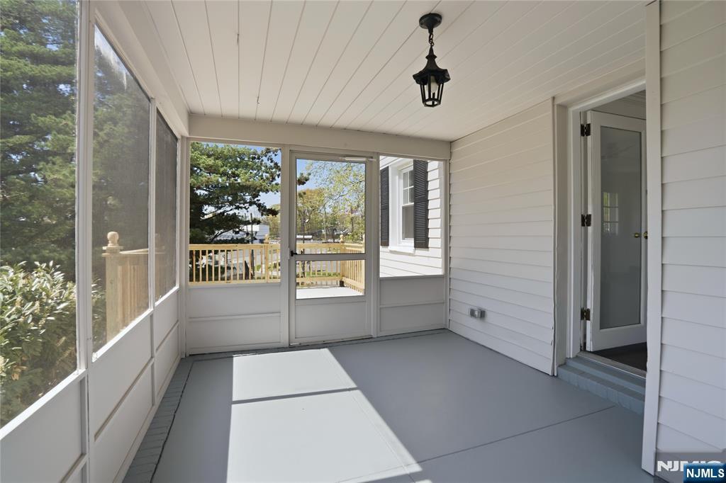 38 East Ridgewood Avenue Paramus, NJ 07652 - Photo 5 of 21
