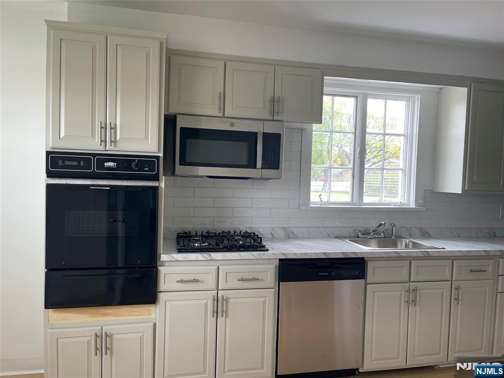 38 East Ridgewood Avenue Paramus, NJ 07652 - Photo 10 of 21