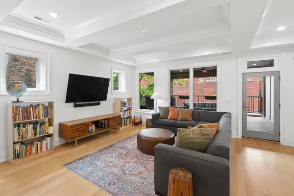 $2,150,000 | 2016 North Howe Street, Unit 3S, Chicago, IL 60614