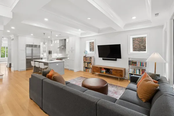 $2,150,000 | 2016 North Howe Street, Unit 3S, Chicago, IL 60614