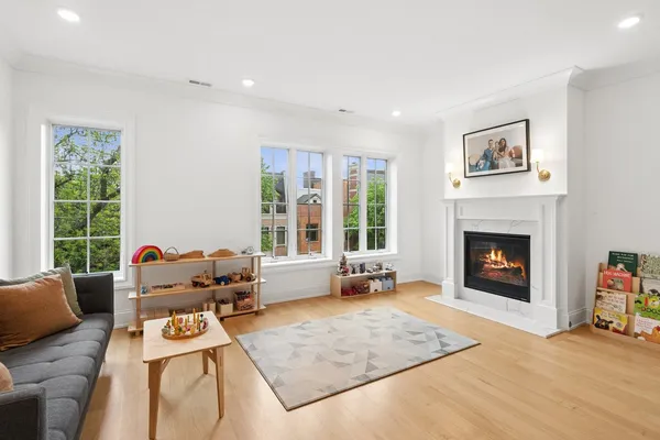 $2,150,000 | 2016 North Howe Street, Unit 3S, Chicago, IL 60614