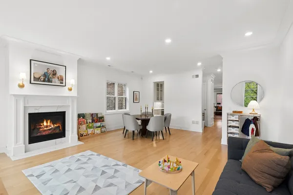 $2,150,000 | 2016 North Howe Street, Unit 3S, Chicago, IL 60614