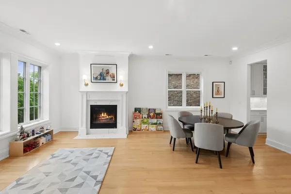 $2,150,000 | 2016 North Howe Street, Unit 3S, Chicago, IL 60614