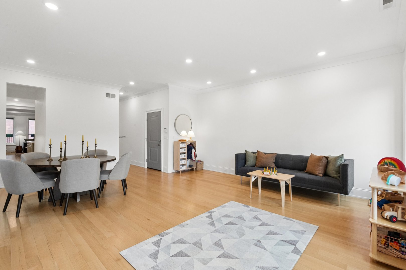 2016 North Howe Street, Unit 3S Chicago, IL 60614 - Photo 7 of 47
