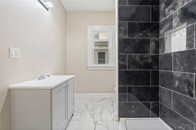 $1,800 | 483 Alexander Street, Unit 4, Rochester, NY 14605