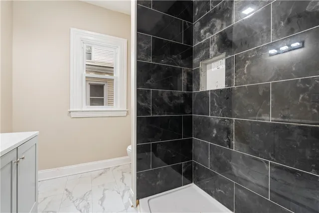 $1,800 | 483 Alexander Street, Unit 4, Rochester, NY 14605