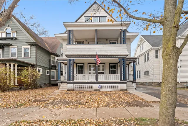 $1,800 | 483 Alexander Street, Unit 4, Rochester, NY 14605