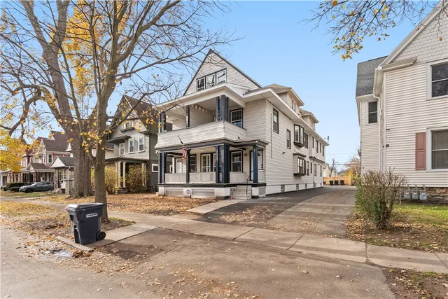 $1,800 | 483 Alexander Street, Unit 4, Rochester, NY 14605