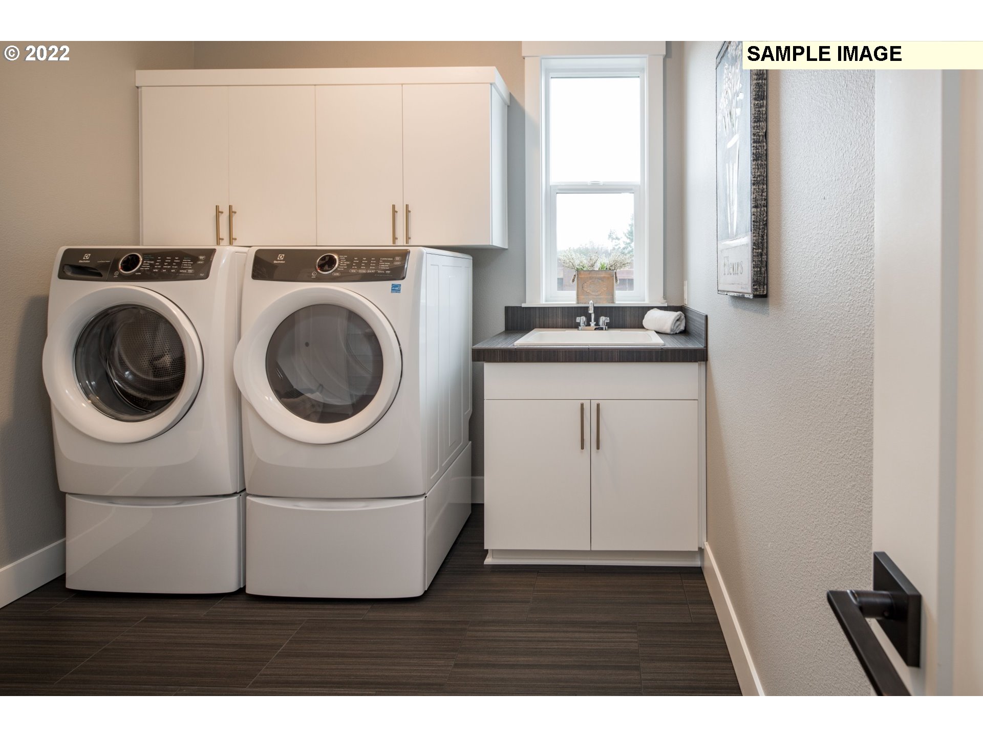 1644 South 51st Place Ridgefield, WA 98642 - Photo 20 of 20 a utility room with dryer and washer