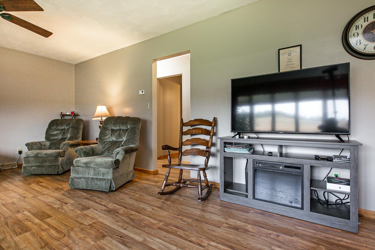 2463 West Pash Road Hanover, IL 61041 - Photo 4 of 48 Gallery Image 4
