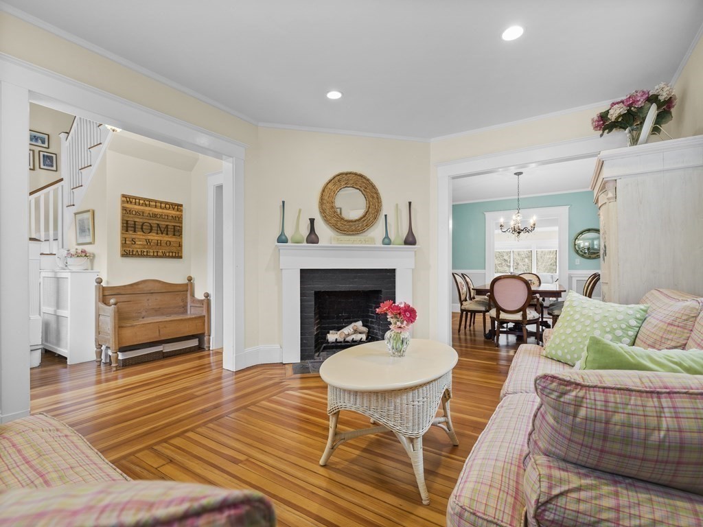 4 Solon Street Wellesley, MA 02482 - Photo 6 of 24 Gallery Image 6
