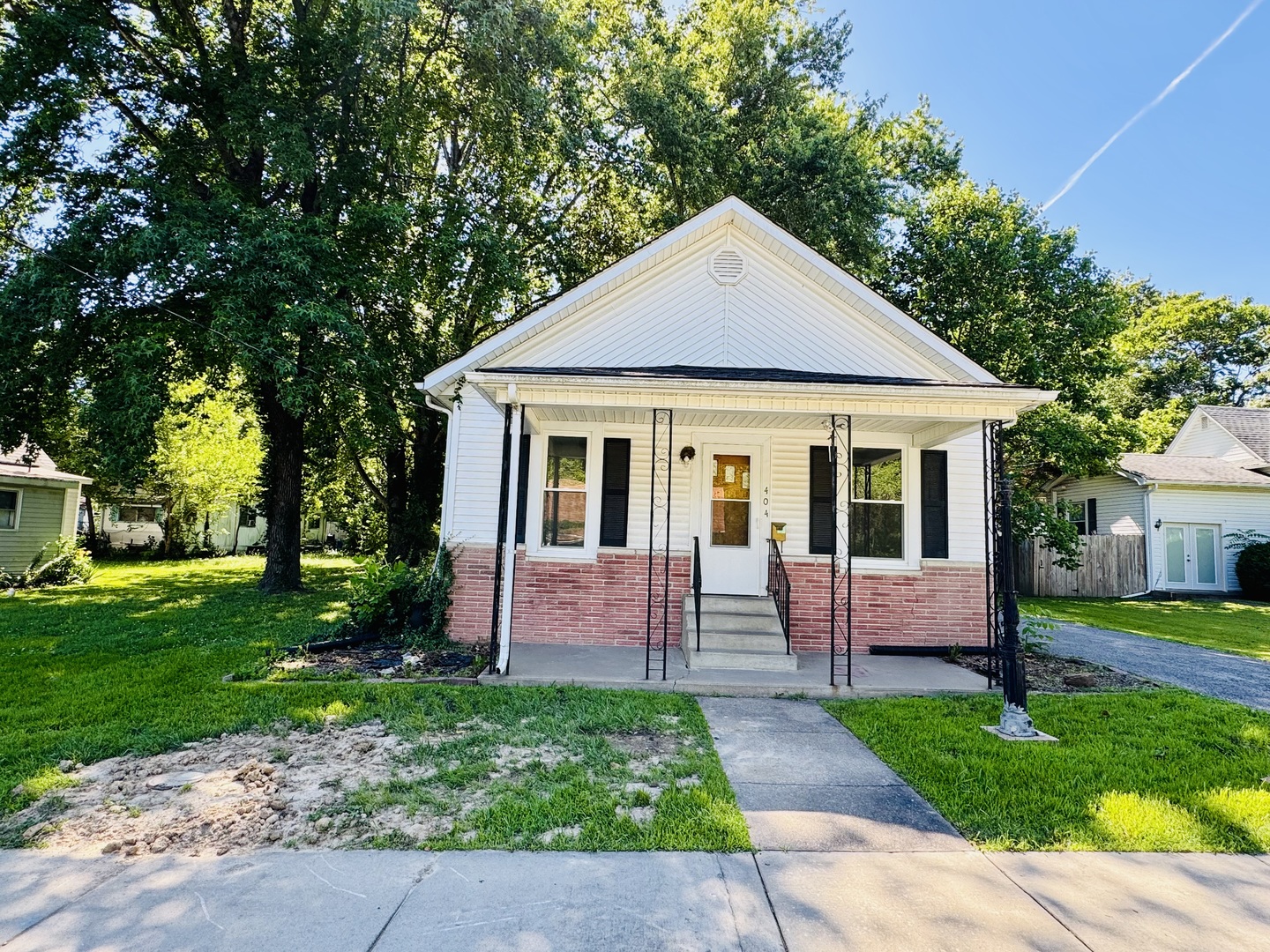 404 North Otis Street Marion, IL 62959 - Photo 1 of 15