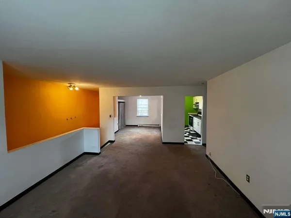 $2,000 | 1130 Valley Road, Unit 2B, Wayne, NJ 07470