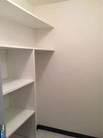 $2,000 | 1130 Valley Road, Unit 2B, Wayne, NJ 07470