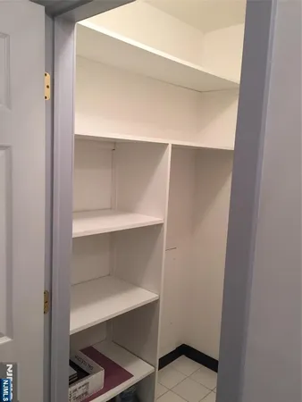 $2,000 | 1130 Valley Road, Unit 2B, Wayne, NJ 07470