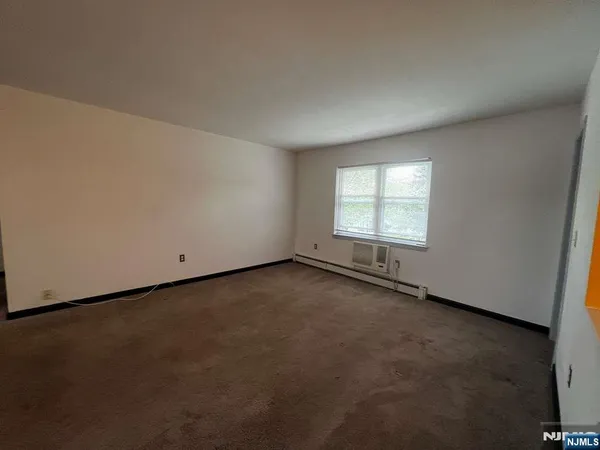 $2,000 | 1130 Valley Road, Unit 2B, Wayne, NJ 07470