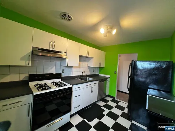 $2,000 | 1130 Valley Road, Unit 2B, Wayne, NJ 07470
