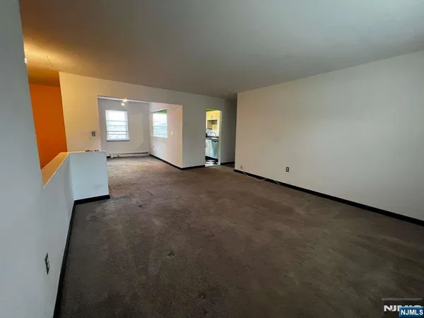 $2,000 | 1130 Valley Road, Unit 2B, Wayne, NJ 07470