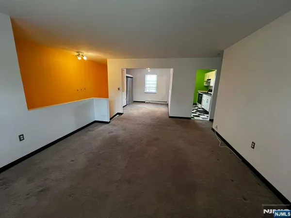 $2,000 | 1130 Valley Road, Unit 2B, Wayne, NJ 07470