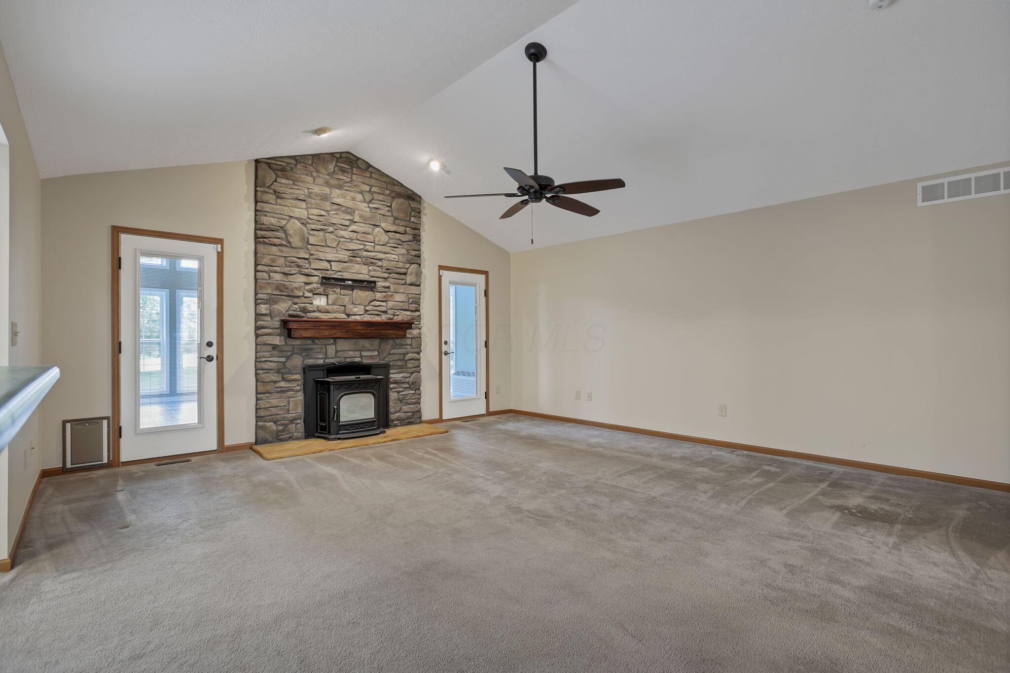 7017 Hollow Road Southwest Pataskala, OH 43062 - Photo 15 of 67 Great Room