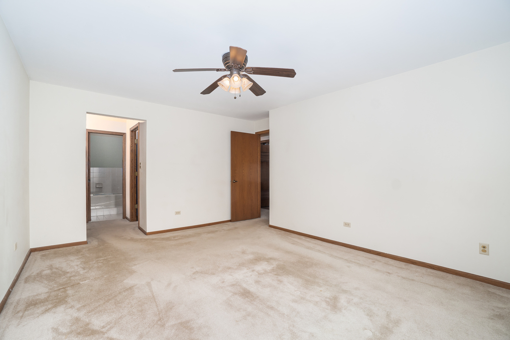812 Meadow Ridge Lane, Unit 107 New Lenox, IL 60451 - Photo 7 of 15 a view of an empty room