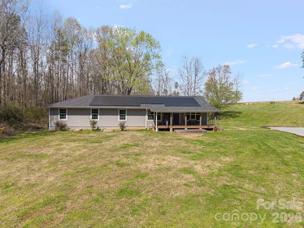 $700,000 | 527 Floyd Blackwell Road, Tryon, NC 28782